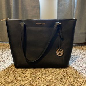 michael kors jet set east west tote / black